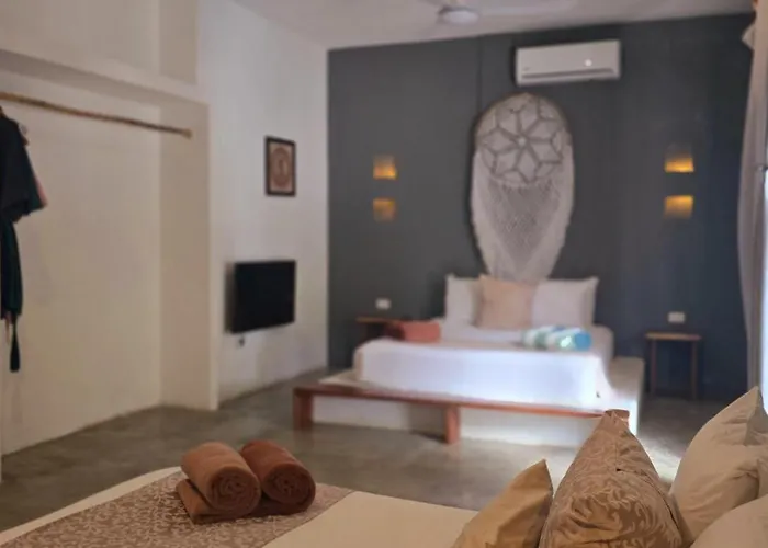 Kin Jungle Deluxe Pensión 4*