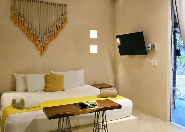 Kin Jungle Deluxe Pensión 4*